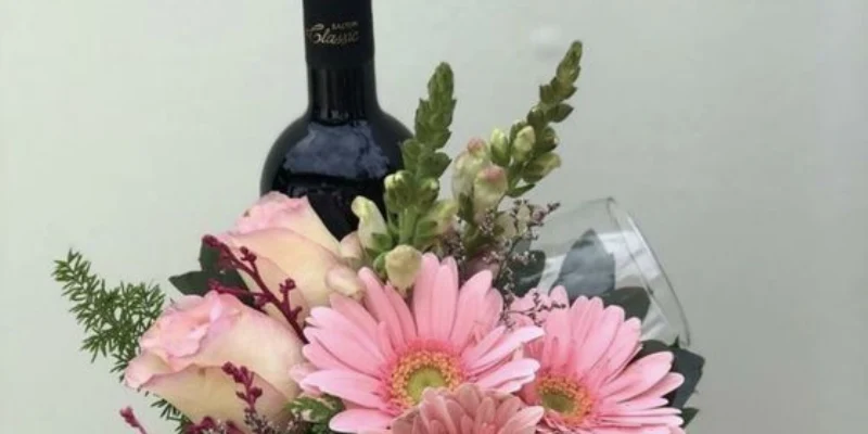 rosas y gerberas más un vino box