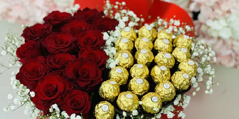 rosas y chocolates heart box 