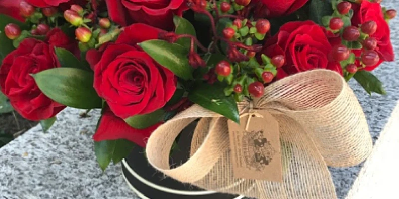 wonderful floral arrangement of red roses