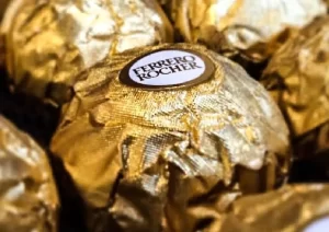 chocolate ferrero rocher dorado