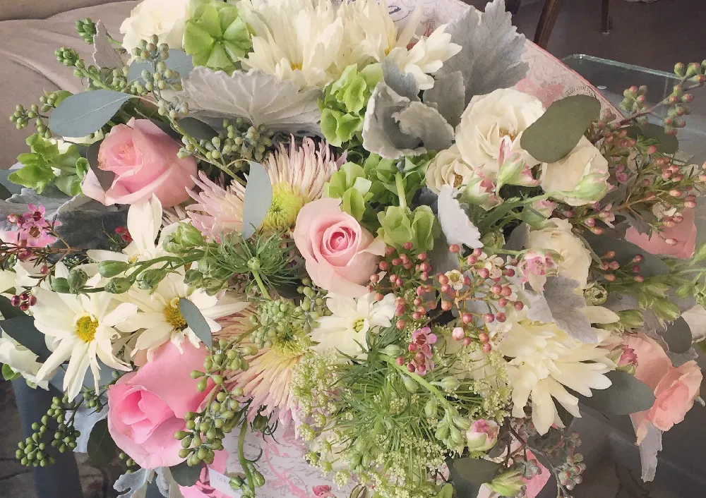 elegancia floral en la caja de flores sombrero isabella