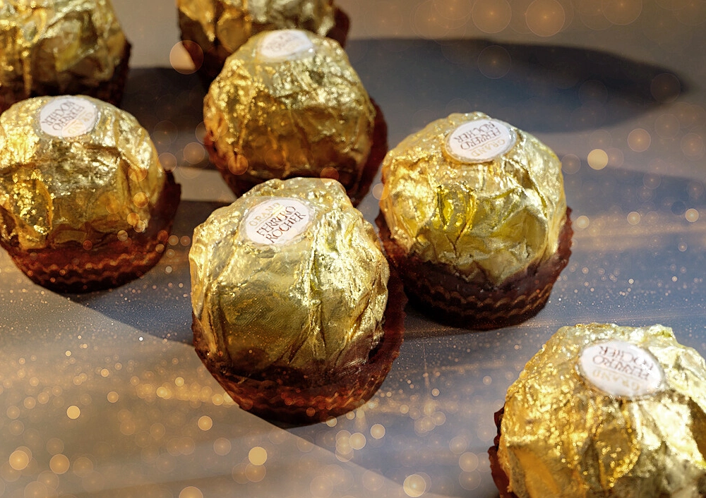 ferrero rocher golden wallpaper