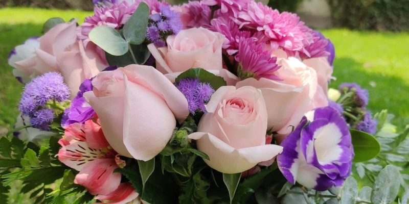 bouquet flores de ocasión lilas