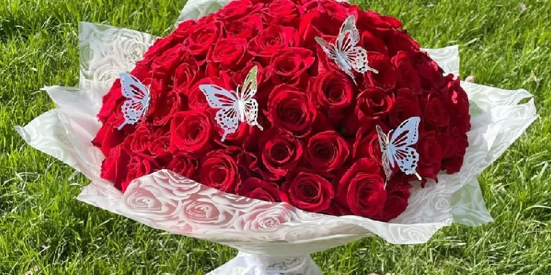 premium bouquet with butterflies