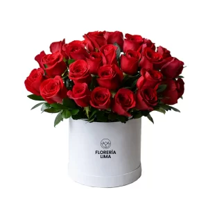 box de sombrero con 24 rosas