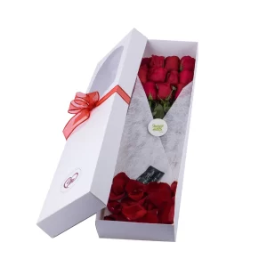 caja con 12 rosas rojas